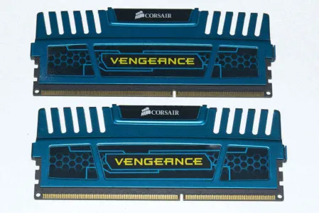 Память Vengeance CMZ8GX3M2A2133C11B DDR3 - 2x4ГБ